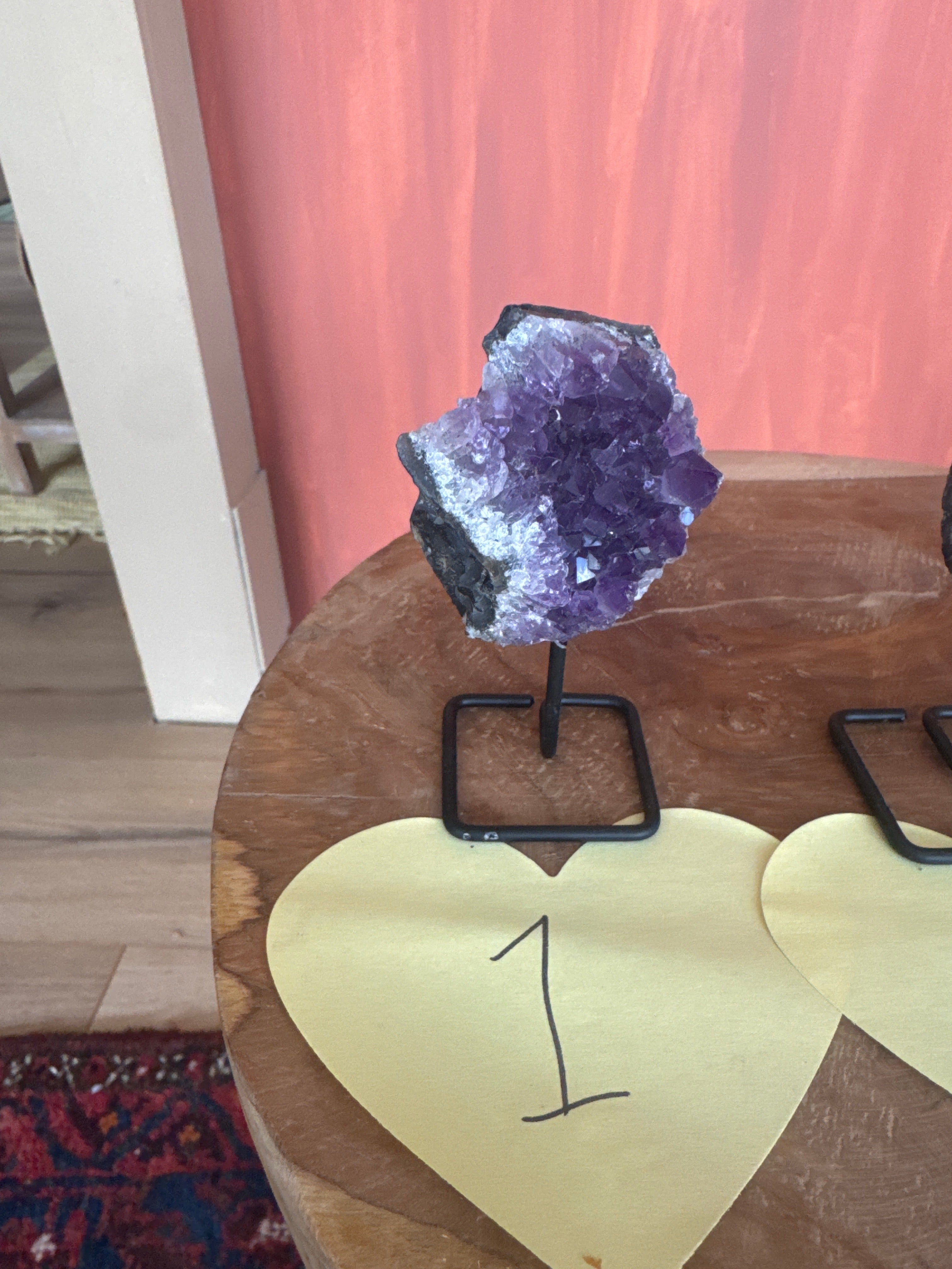 ✨ Kleine amethist cluster op standaard ✨